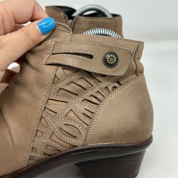 Abeo Women's Cadence Booties Size 8 Brown Slip-Resistant Block Heel - Picture 7 of 15